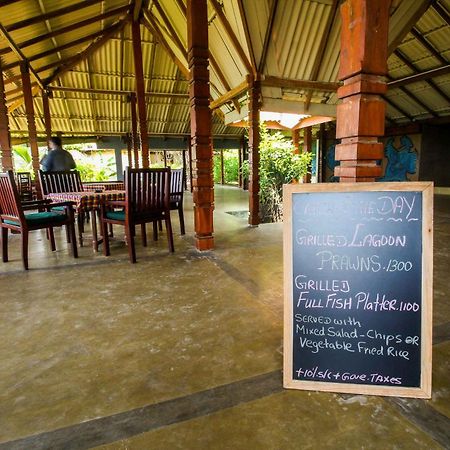 Yoho Rivi Ras Hotel Dehiwala-Mount Lavinia Bagian luar foto