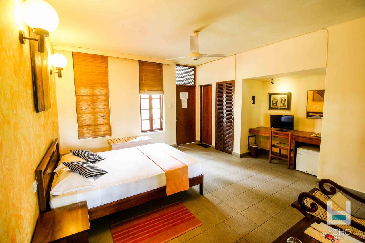 Yoho Rivi Ras Hotel Dehiwala-Mount Lavinia Bagian luar foto